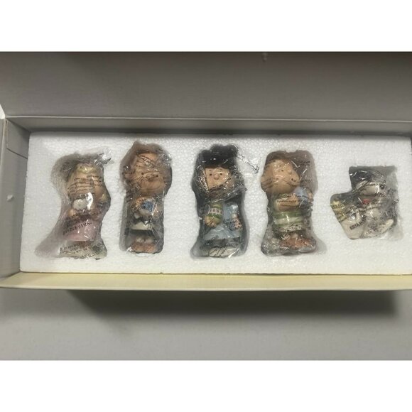Lenox Peanuts "Its The Easter Beagle Charlie Brown" Figurine Set Of 5 NWB COA - Picture 1 of 9